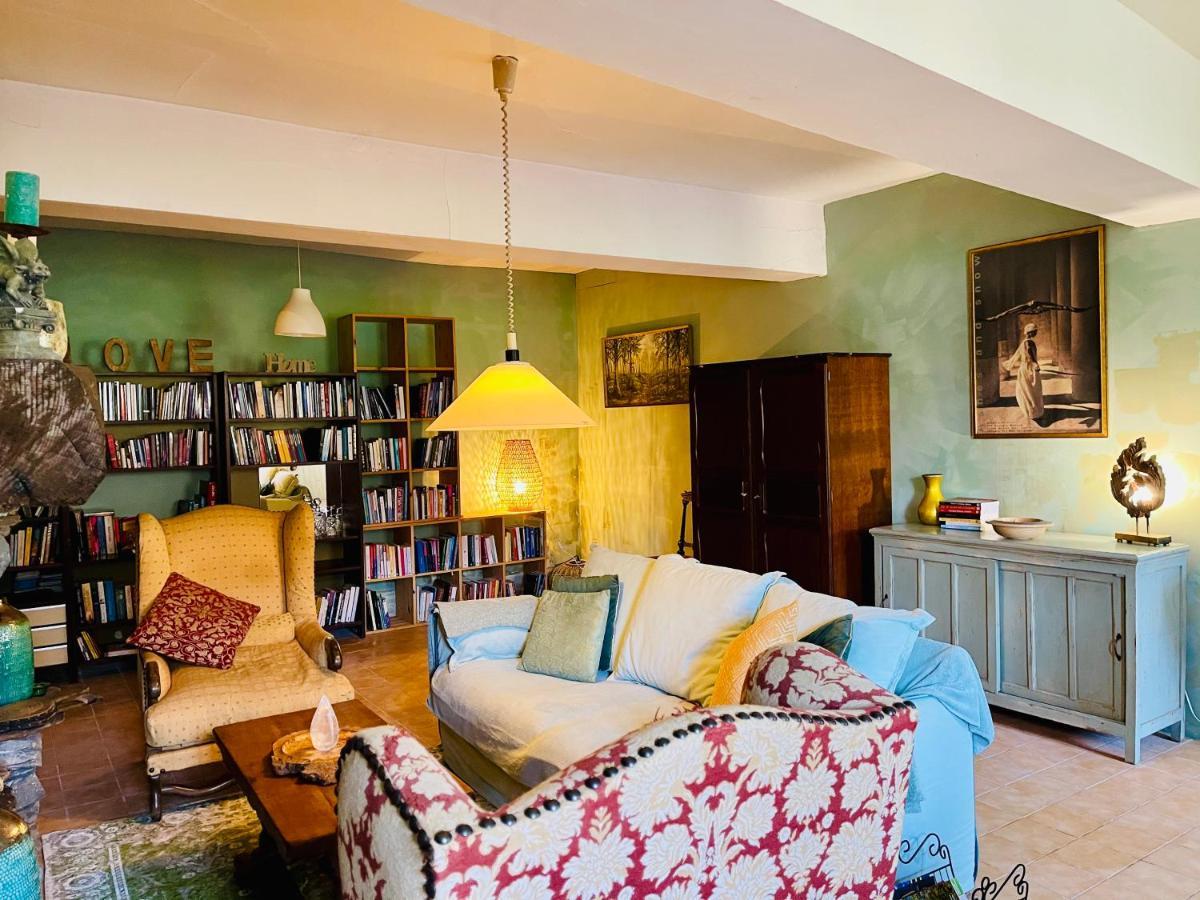 Les Contes Bed & Breakfast *