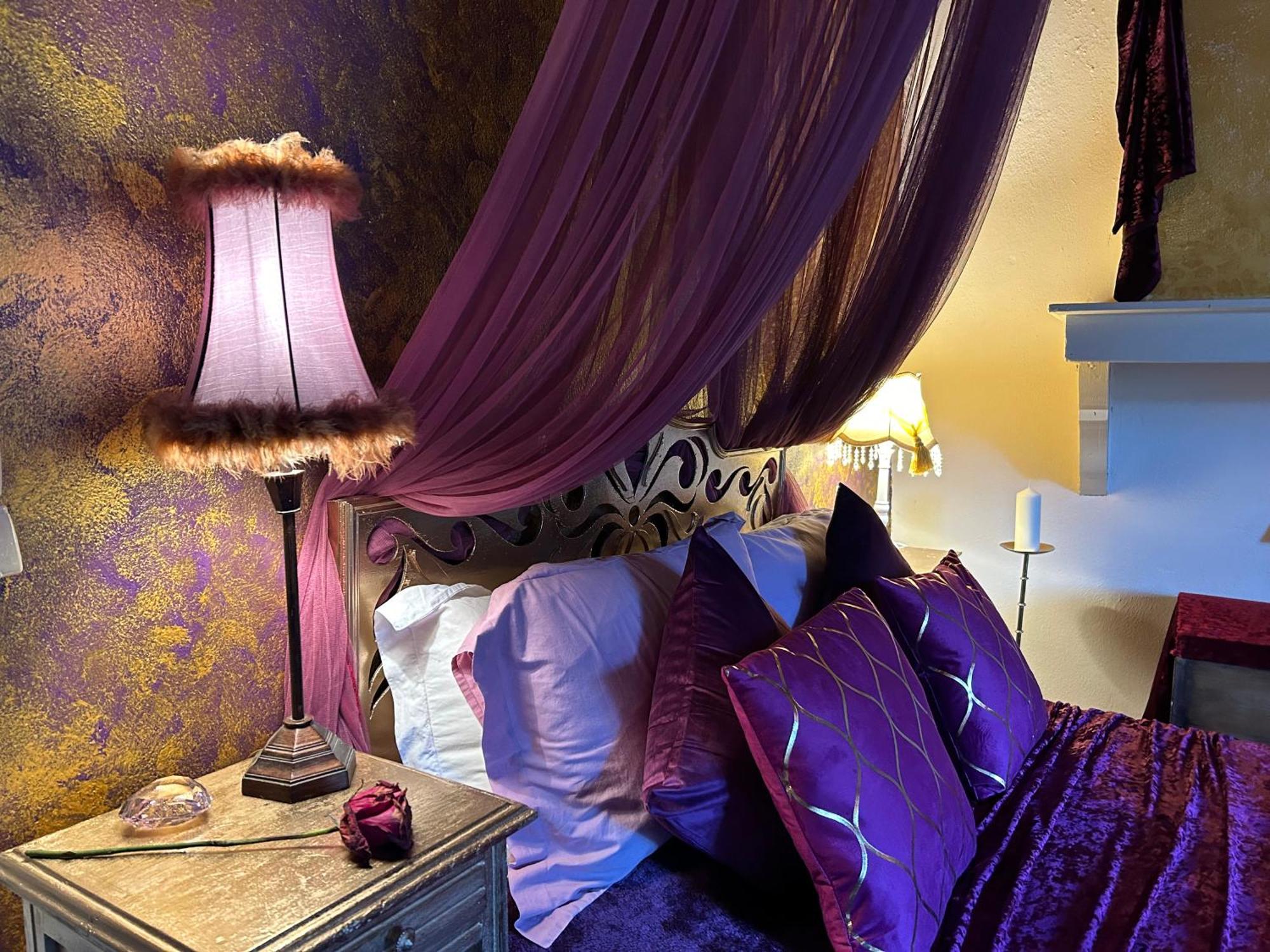 Les Contes Bed & Breakfast