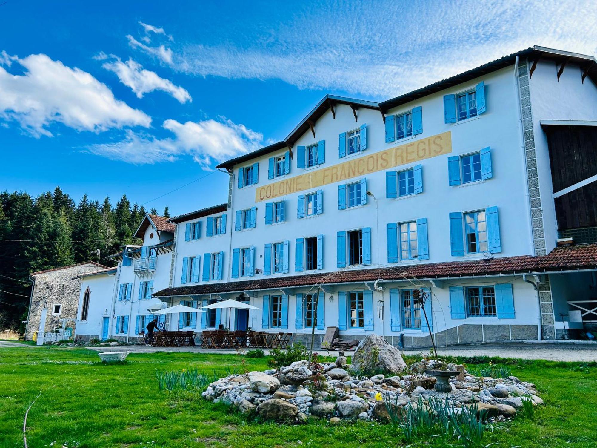 Les Contes Bed & Breakfast