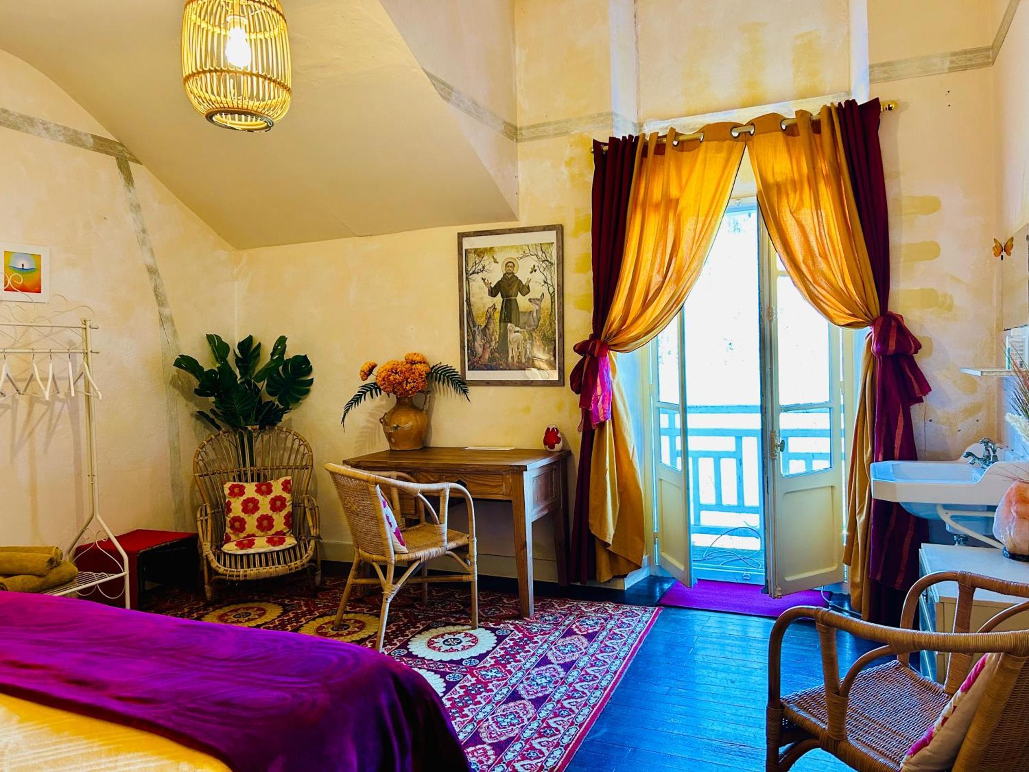 Les Contes Bed & Breakfast