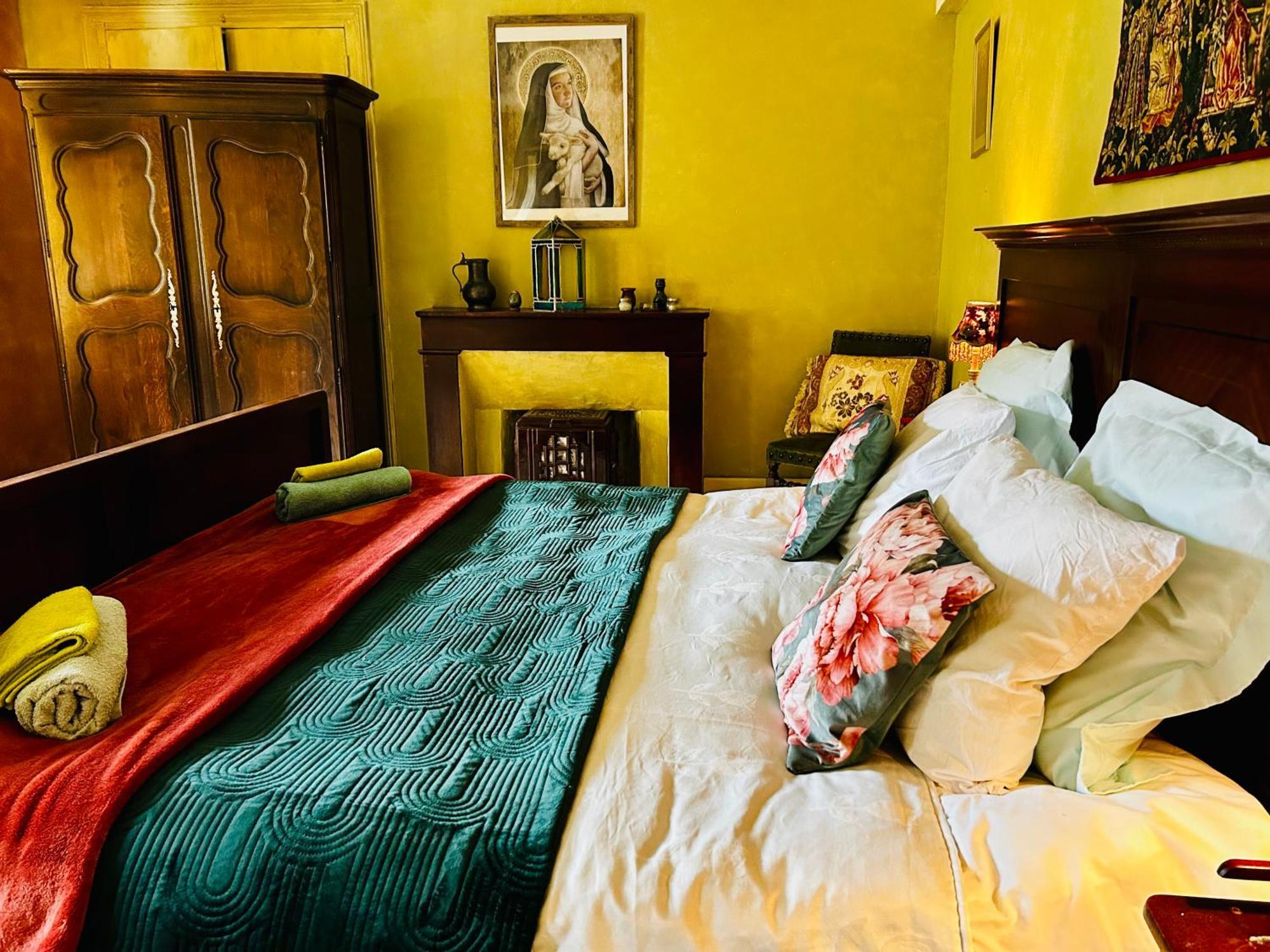 Les Contes Bed & Breakfast *