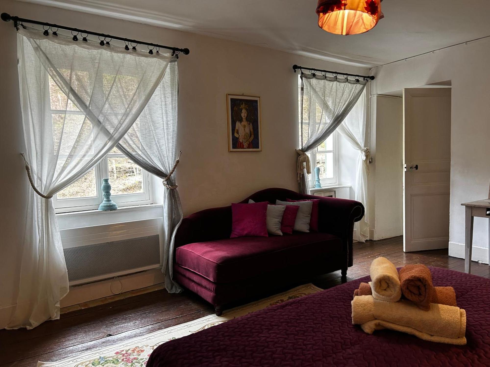 Les Contes Bed & Breakfast Fougax-et-Barrineuf